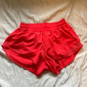 Lululemon Hotty Hot Low-Rise Short 2.5”, size 4 Reg